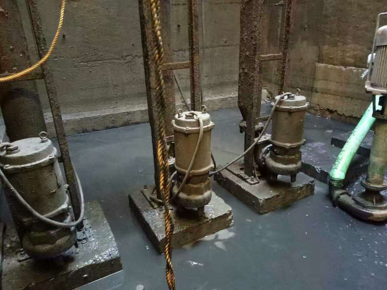 龙井污水池清理